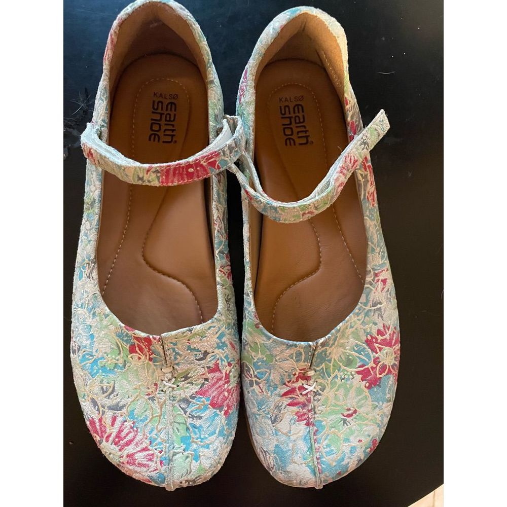 Floral Mary Jane Sandals in Multicolor